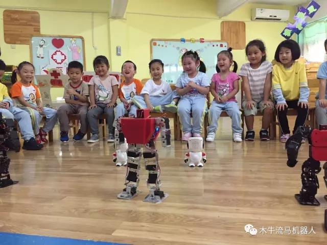 彭彭乐乐机器人总动员走进红黄蓝幼儿园